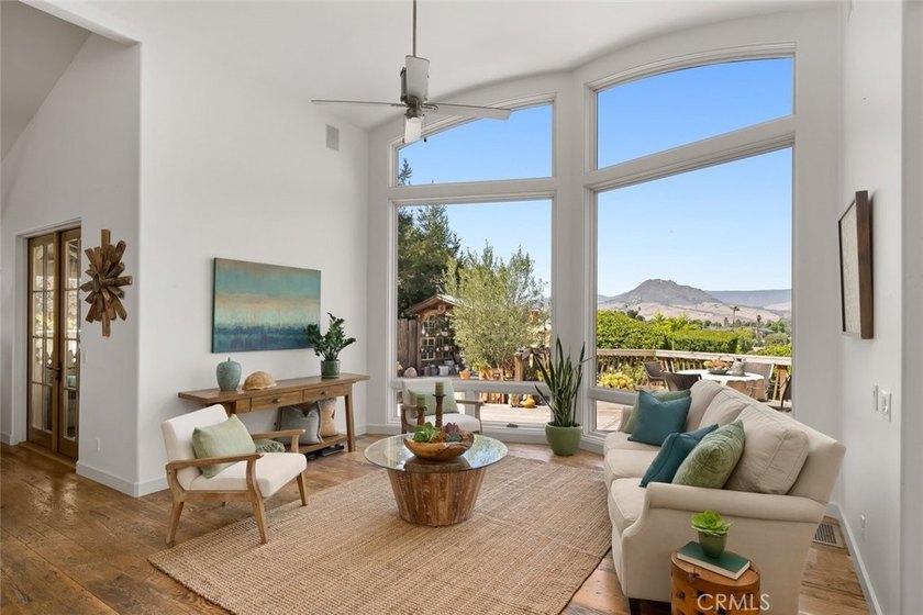 Maison du Soleil-perched in the highly desirable Royal Heights - photo 10