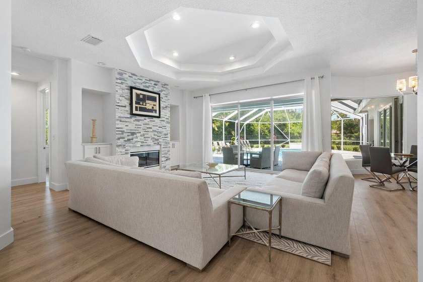Beautiful, completely renovated,single family home in the quaint - photo 6