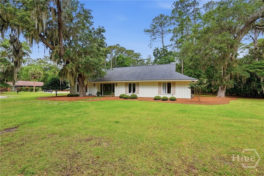 Welcome to 1 Bray Lane - a fully renovated, single-story home - photo 2