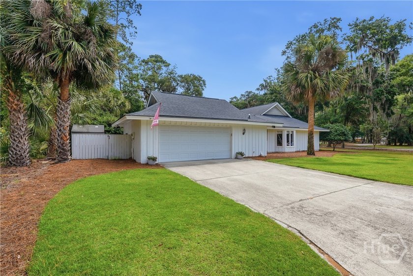 Welcome to 1 Bray Lane - a fully renovated, single-story home - photo 5