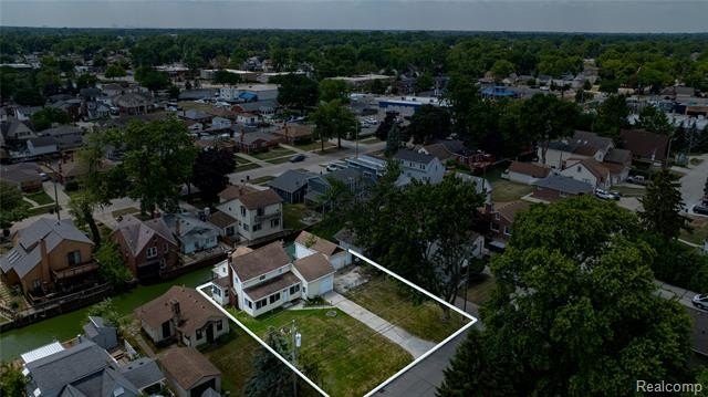 RARE WATERFRONT FIND IN ST. CLAIR SHORES! ??? Situated on a rare - photo 3