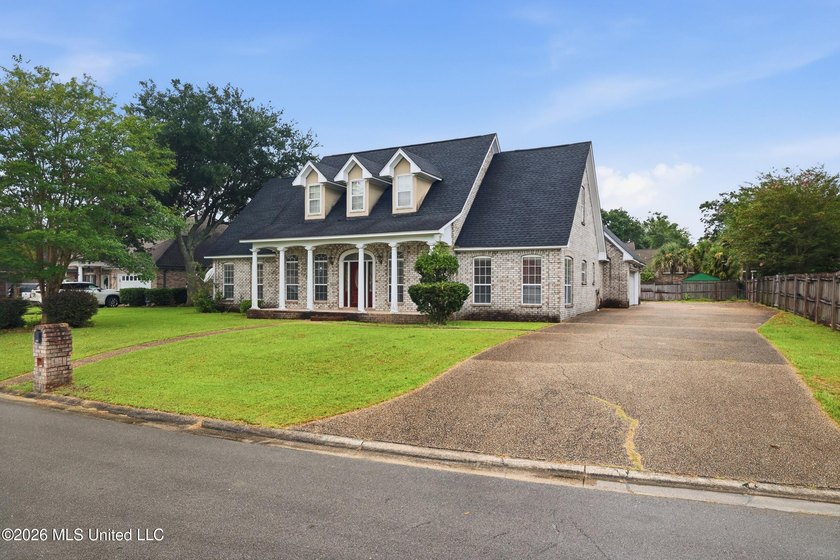 Welcome to this spacious 5-bedroom, 3.5 bath two story brick - photo 3