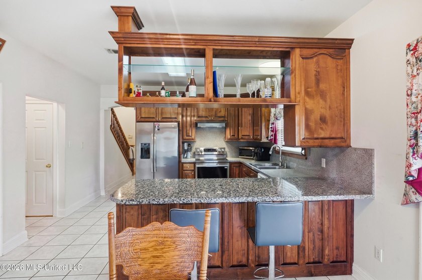 Welcome to this spacious 5-bedroom, 3.5 bath two story brick - photo 8