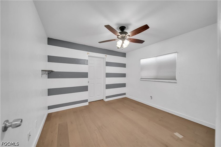 Welcome to this beautifully maintained 4-bedroom, 2-bathroom - photo 22
