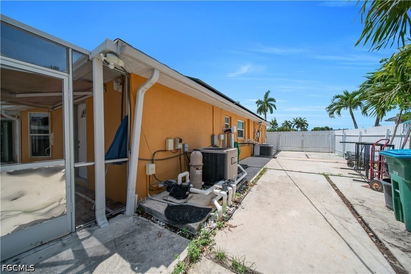 Welcome to this beautifully maintained 4-bedroom, 2-bathroom - photo 38