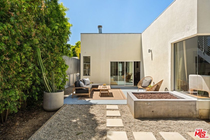 Welcome to 1076 Palms Boulevard - a rare architectural compound - photo 18