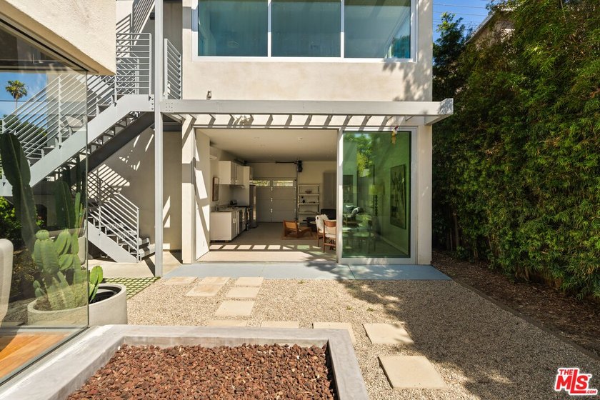Welcome to 1076 Palms Boulevard - a rare architectural compound - photo 21