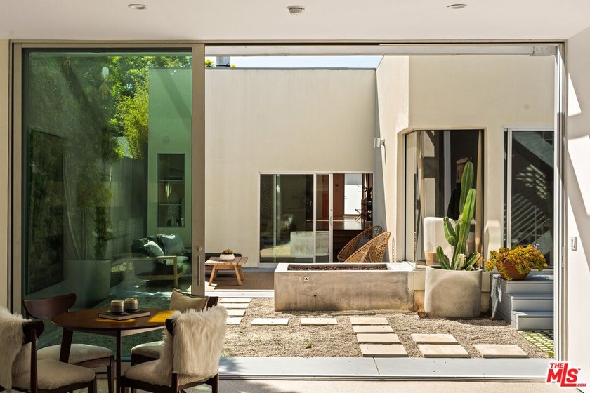 Welcome to 1076 Palms Boulevard - a rare architectural compound - photo 22