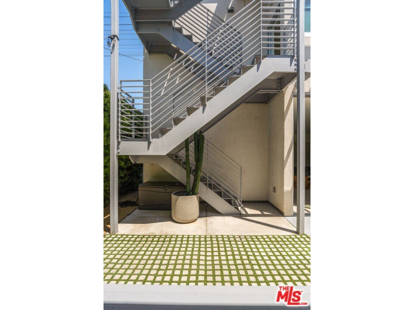 Welcome to 1076 Palms Boulevard - a rare architectural compound - photo 28