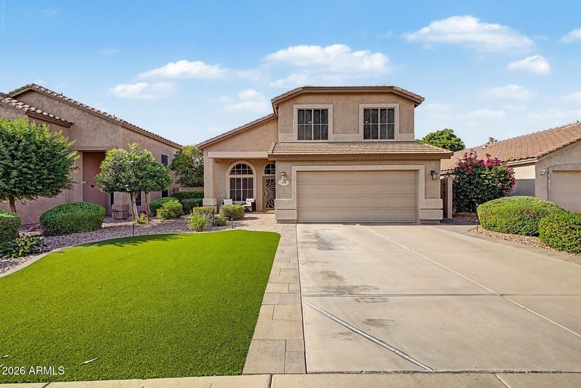 Welcome to this beautifully maintained, original-owner residence - photo 2