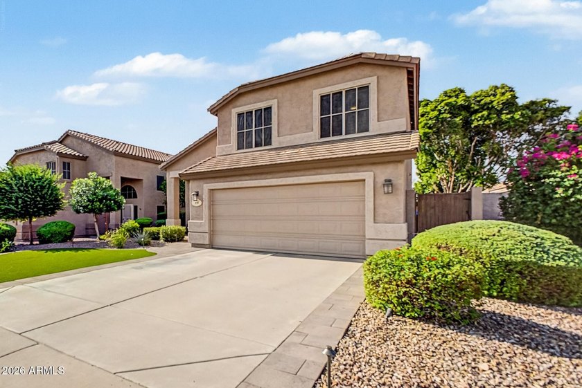 Welcome to this beautifully maintained, original-owner residence - photo 3