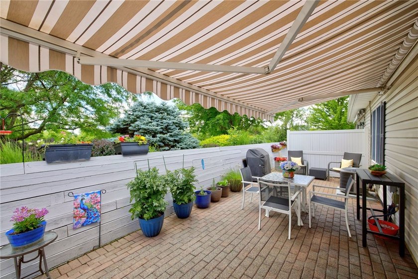 RARE OPPORTUNITY! Move-in ready, one-floor living in the heart - photo 12