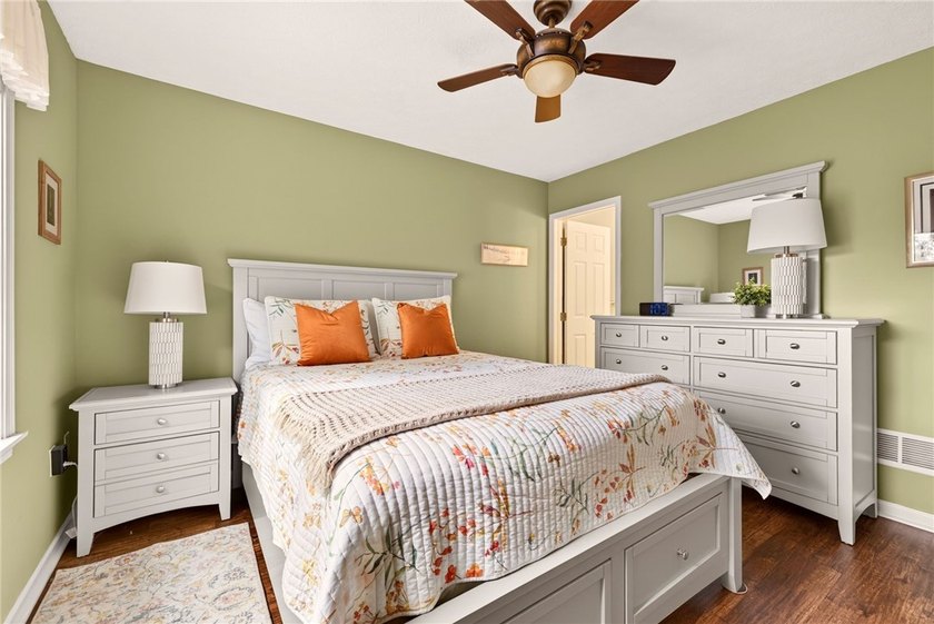 RARE OPPORTUNITY! Move-in ready, one-floor living in the heart - photo 16