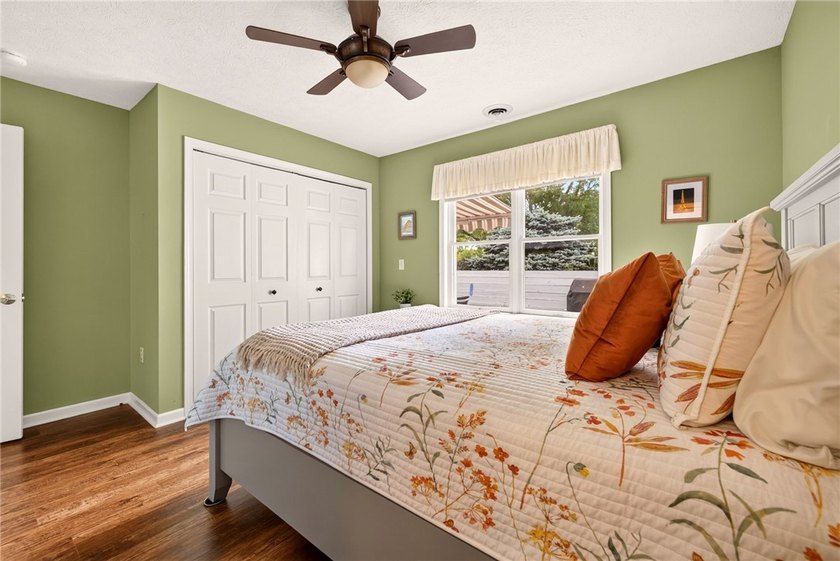 RARE OPPORTUNITY! Move-in ready, one-floor living in the heart - photo 17