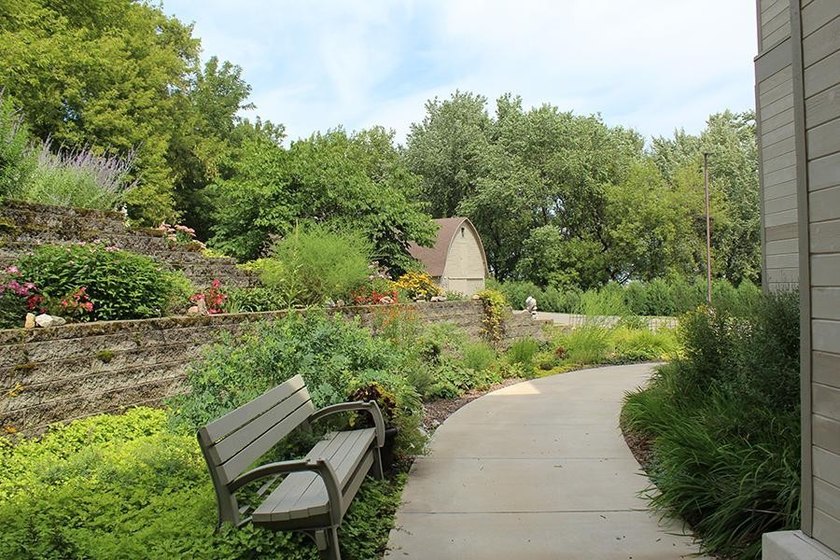 Owatonna Campus Opportunity - 7.6 Acres | 11,000+ SF building - photo 3