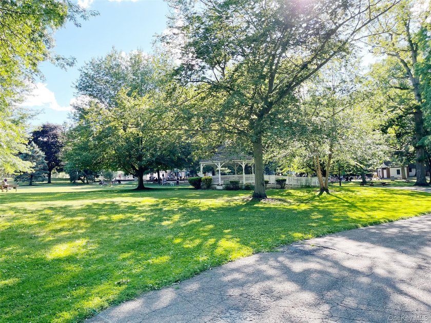 Experience luxury and convenience at 10 Canterbury Rd, Apt 1B - photo 16