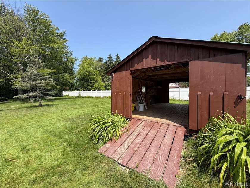 Welcome home to this charming Cape Cod nestled at the very end - photo 32