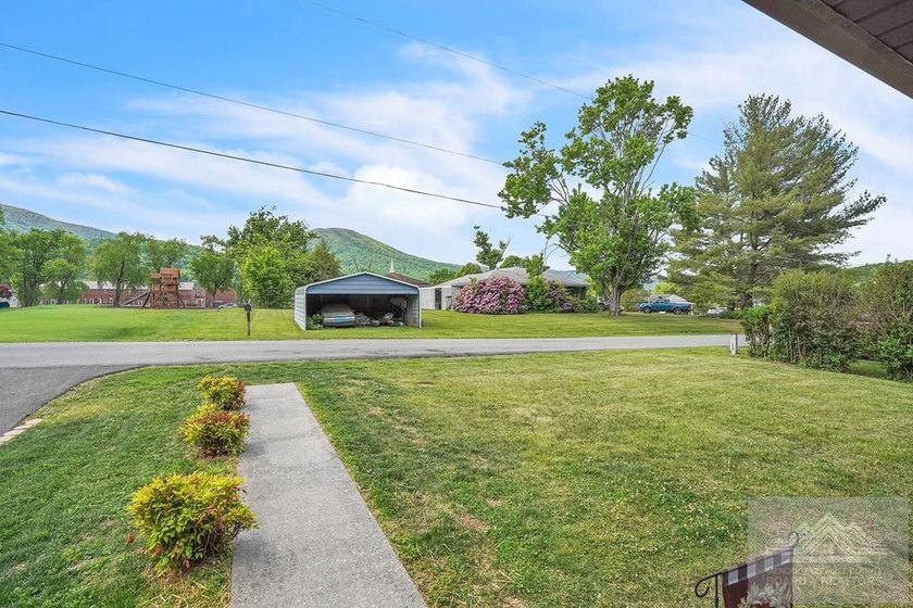 Beautifully renovated tri-level home offering space, comfort - photo 6