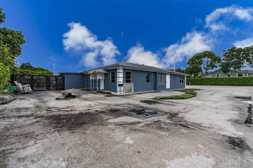 Unique mixed-use investmnet opportunity featuring a fully - photo 11