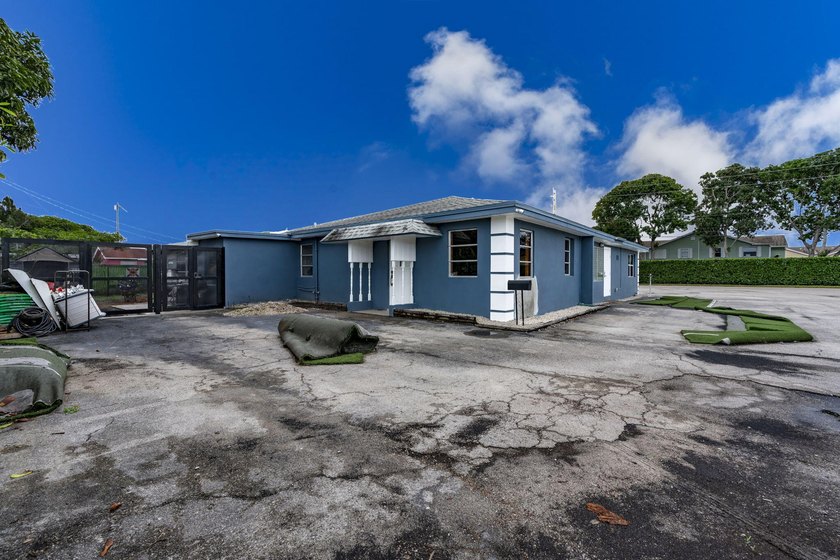 Unique mixed-use investmnet opportunity featuring a fully - photo 14