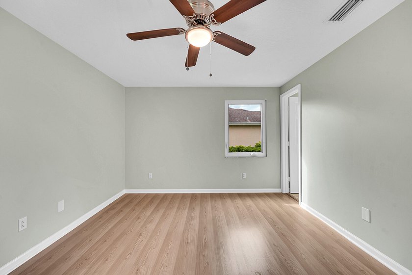 Welcome to your new home a beautifully maintained 3 bedroom, 2 - photo 15