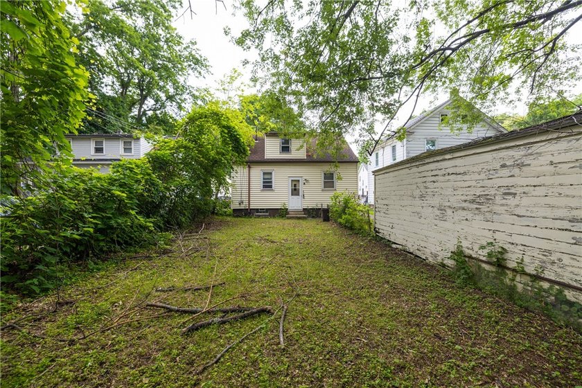 NESTLED IN ROCHESTER'S MAPLEWOOD HISTORIC DISTRICT, THIS - photo 18