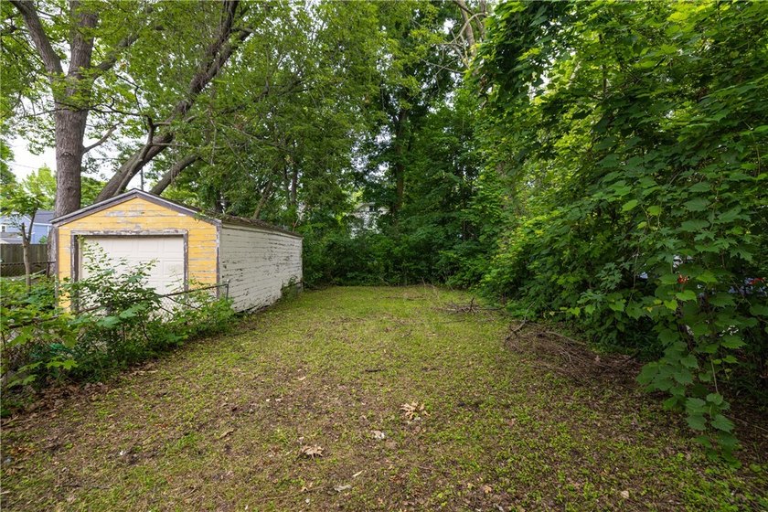 NESTLED IN ROCHESTER'S MAPLEWOOD HISTORIC DISTRICT, THIS - photo 19