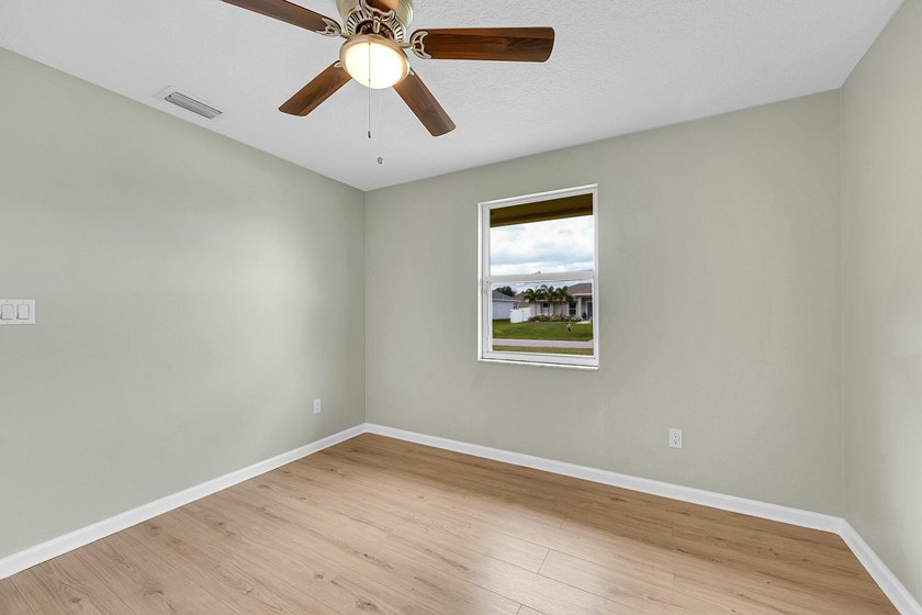 Welcome to your new home a beautifully maintained 3 bedroom, 2 - photo 22