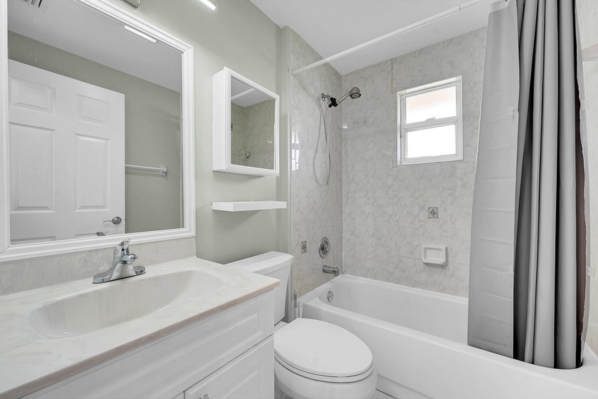 Welcome to your new home a beautifully maintained 3 bedroom, 2 - photo 23