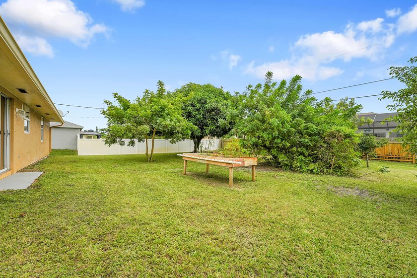 Welcome to your new home a beautifully maintained 3 bedroom, 2 - photo 25