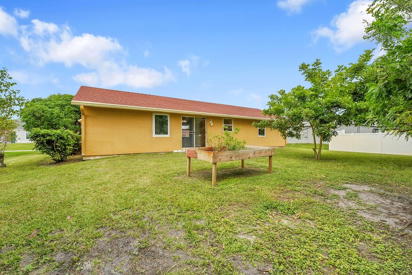 Welcome to your new home a beautifully maintained 3 bedroom, 2 - photo 26