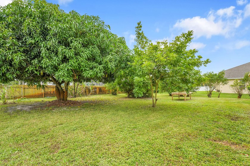 Welcome to your new home a beautifully maintained 3 bedroom, 2 - photo 27