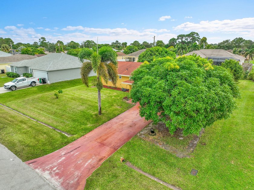 Welcome to your new home a beautifully maintained 3 bedroom, 2 - photo 30