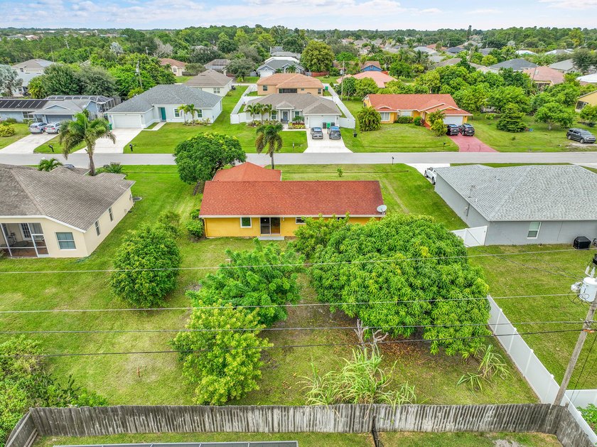 Welcome to your new home a beautifully maintained 3 bedroom, 2 - photo 33