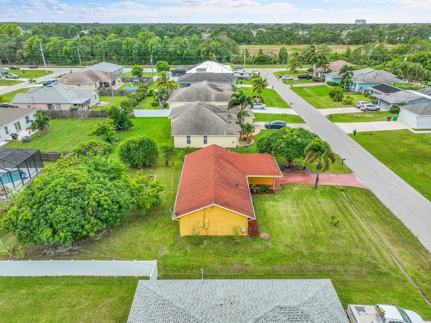 Welcome to your new home a beautifully maintained 3 bedroom, 2 - photo 34