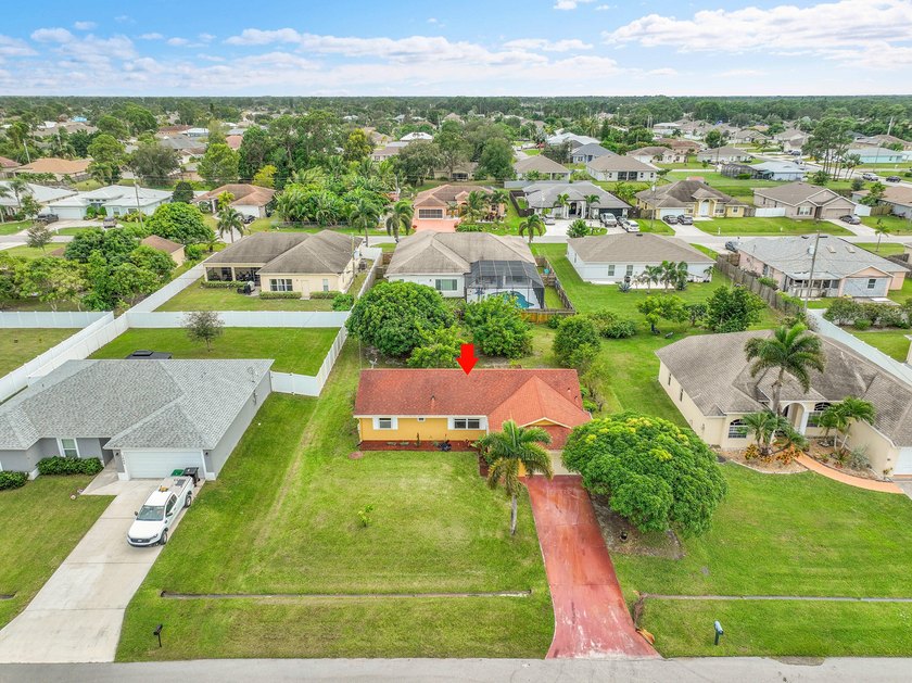 Welcome to your new home a beautifully maintained 3 bedroom, 2 - photo 36