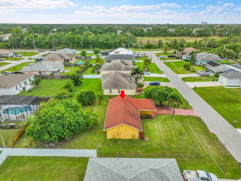 Welcome to your new home a beautifully maintained 3 bedroom, 2 - photo 39