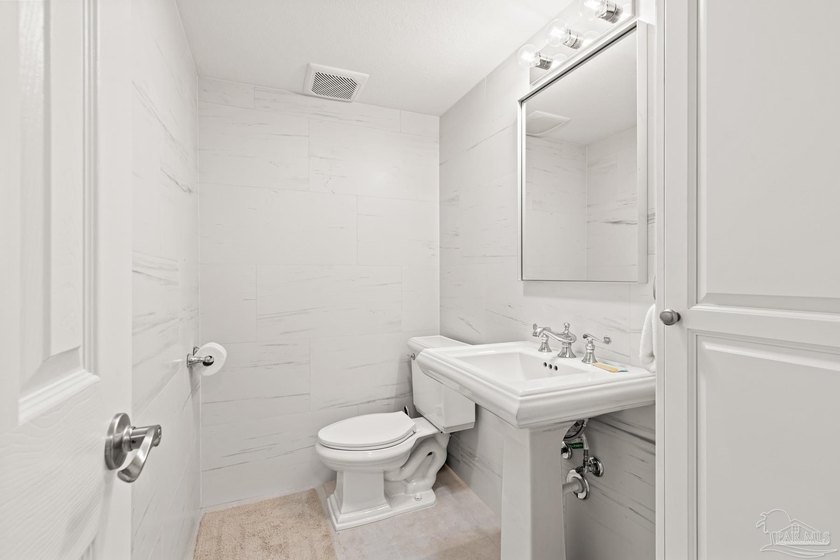 Light-Filled, Fully Remodeled Townhome in Perdido Bay Country - photo 4