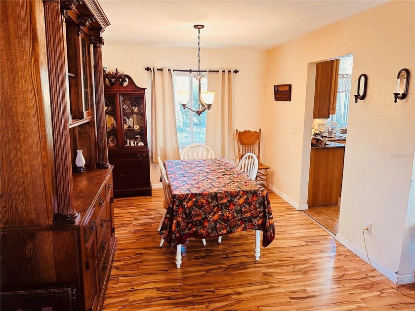 This inviting 2 story, 3 bed 2.5 bath property offers a warm and - photo 11