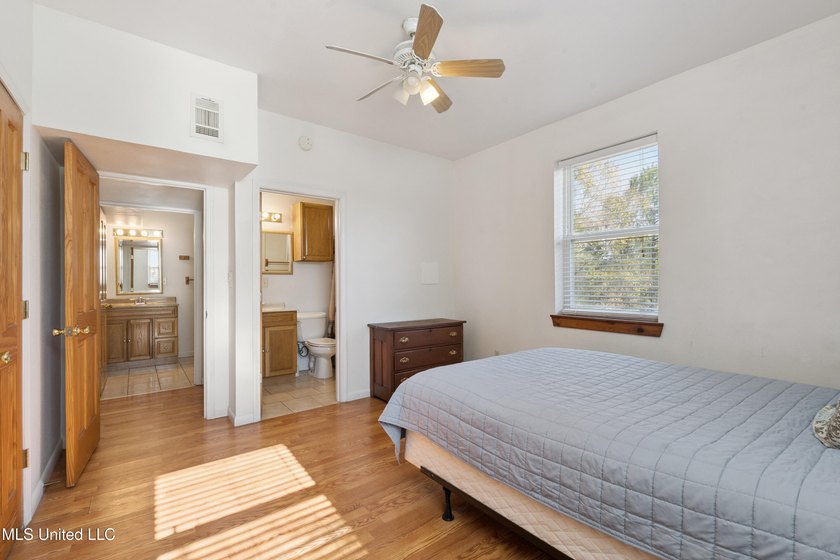 Classic elevated coastal cottages at 10450 MS 603 in Bay St - photo 12