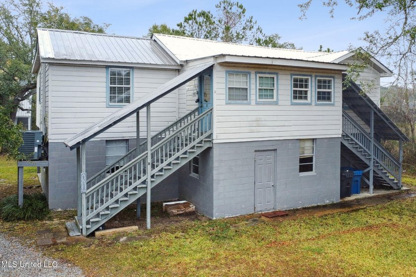 Classic elevated coastal cottages at 10450 MS 603 in Bay St - photo 21