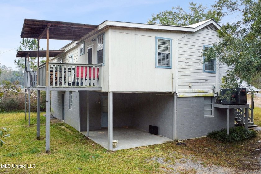 Classic elevated coastal cottages at 10450 MS 603 in Bay St - photo 22