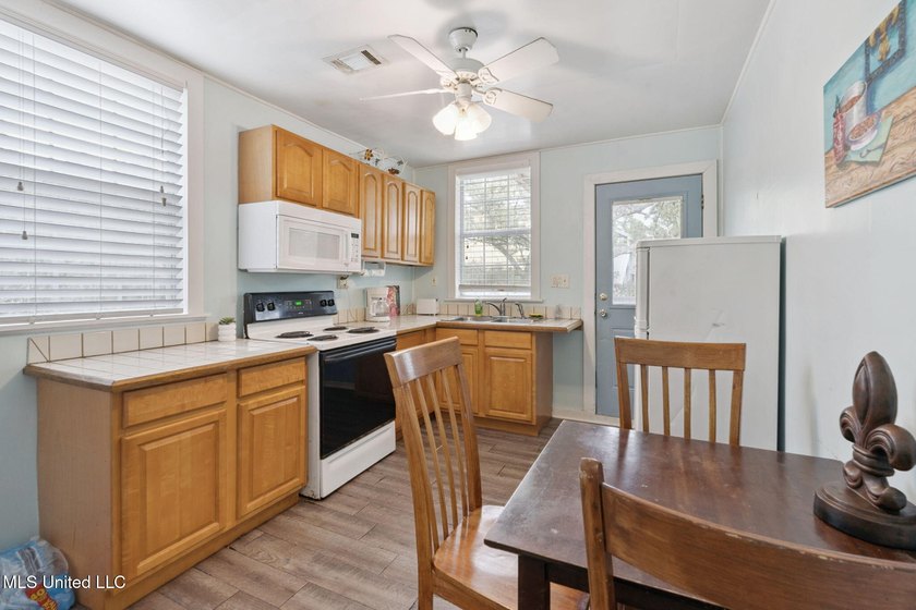 Classic elevated coastal cottages at 10450 MS 603 in Bay St - photo 26