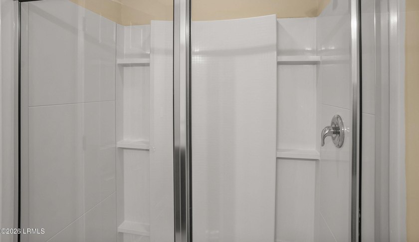 Upgraded 2 Bedroom Townhome with Attached Garage in Azalea - photo 14