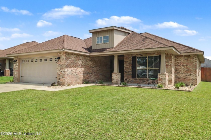 If you're looking for a move in ready, well kept home, in a - photo 3