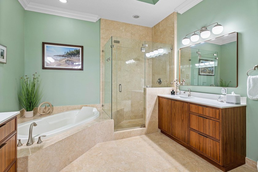 Fully upgraded 2 bed 2 bath plus a den! This stunning 5th-floor - photo 19