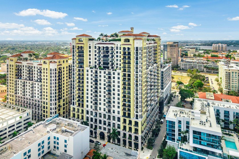 Fully upgraded 2 bed 2 bath plus a den! This stunning 5th-floor - photo 31