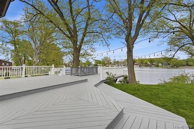 Luxury lakefront living! This one-of-a-kind waterfront home - photo 46