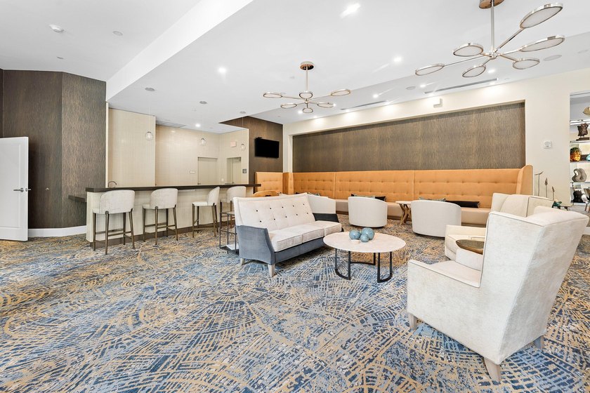 Fully upgraded 2 bed 2 bath plus a den! This stunning 5th-floor - photo 47
