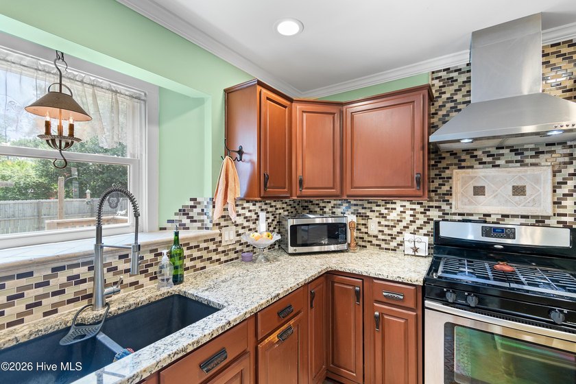 Welcome home to this beautifully maintained, 3,000+sf, 3-bedroom - photo 22